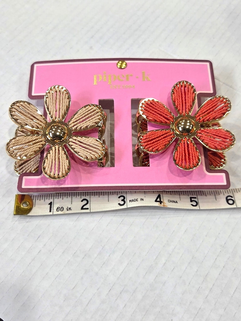 piper·k Daisy Hair Clip Duo - Coral & Beige NWT - Picture 3 of 3